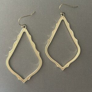 Kendra Scott Sophee Drop Earrings in Gold